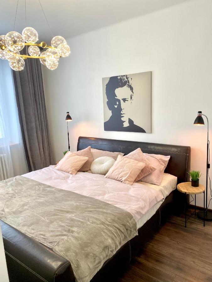 James Dean Apartment - Next To Nivy Bus Station & Mall Pozsony Kültér fotó