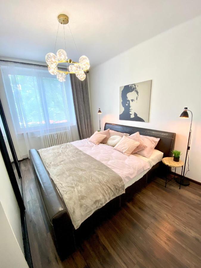 James Dean Apartment - Next To Nivy Bus Station & Mall Pozsony Kültér fotó