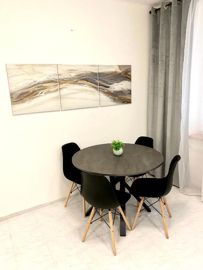 James Dean Apartment - Next To Nivy Bus Station & Mall Pozsony Kültér fotó