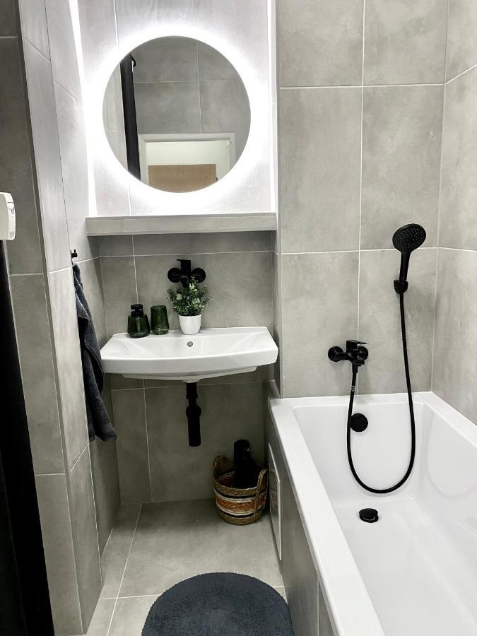 James Dean Apartment - Next To Nivy Bus Station & Mall Pozsony Kültér fotó