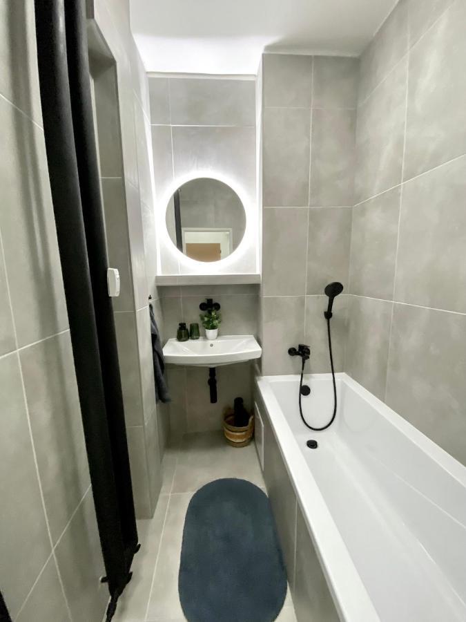 James Dean Apartment - Next To Nivy Bus Station & Mall Pozsony Kültér fotó